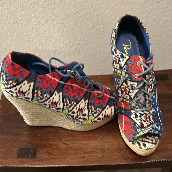 Never Worn Cute Summer Sandals - Picture 4 of 5